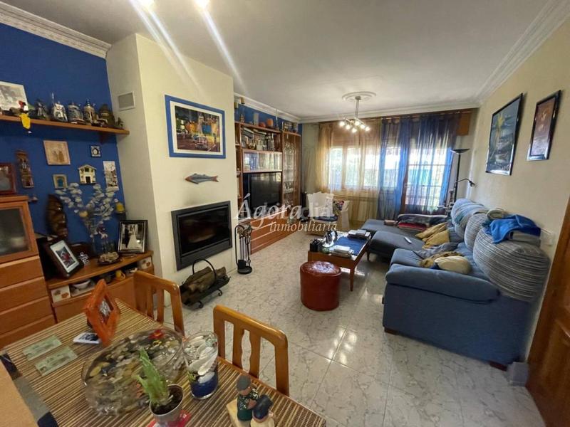 Foto 3d1f9dc5-ef5d-4260-8a95-49e6b9c42368. Maison jumelée avec chauffage parking dans Aldeamayor de San Martín