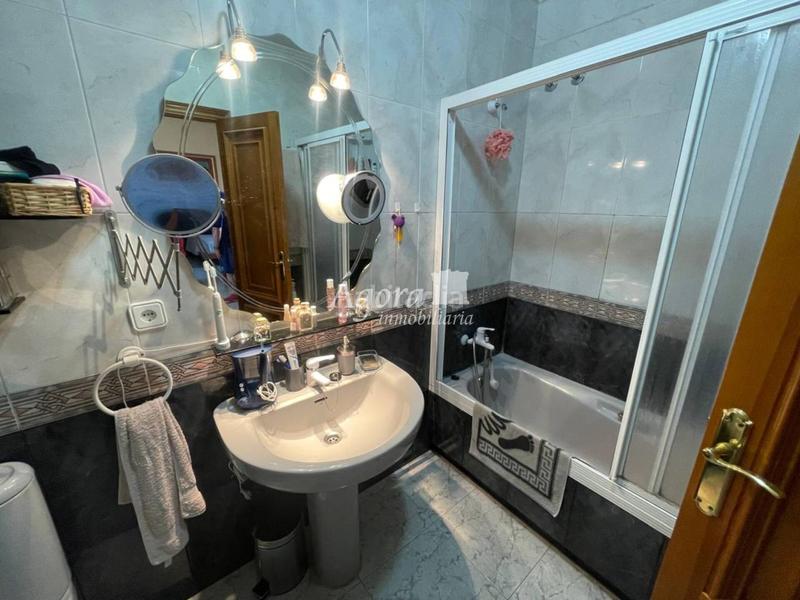 Foto 517edc92-01b3-436e-ac21-a58fcad2f175. Maison jumelée avec chauffage parking dans Aldeamayor de San Martín