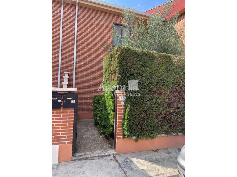 Foto adcd2fb0-b89e-4a31-b727-ce9c66ff861d. Maison jumelée avec chauffage parking dans Aldeamayor de San Martín