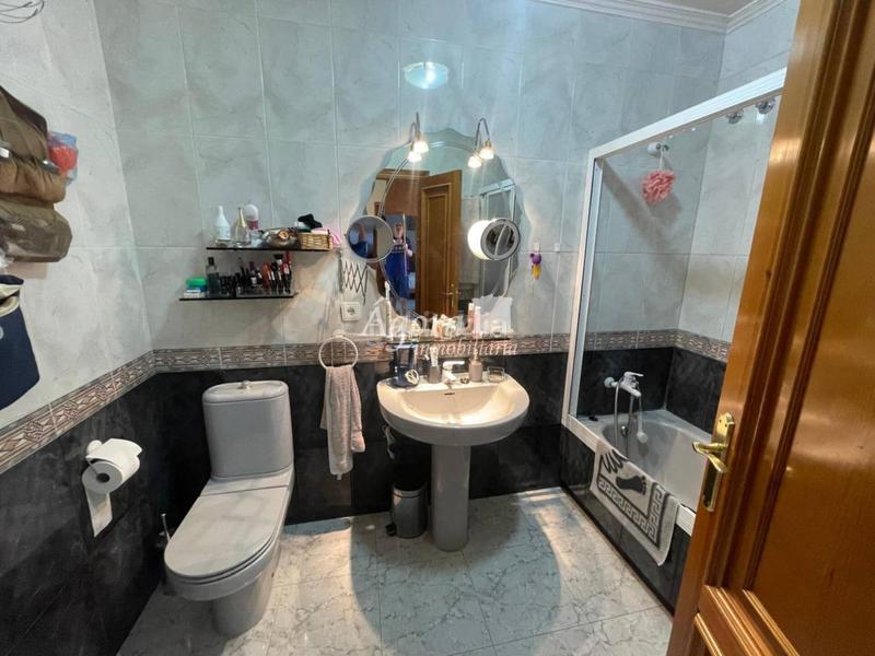 Foto e751575c-d8ee-422a-8245-28c8e60565c8. Maison jumelée avec chauffage parking dans Aldeamayor de San Martín