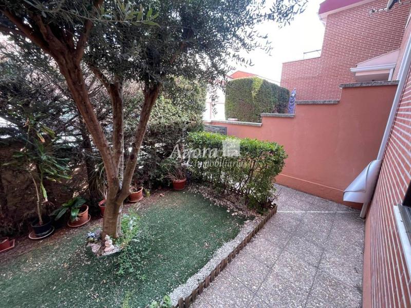 Foto ec265024-83dc-4145-91d3-71c7f45f5566. Maison jumelée avec chauffage parking dans Aldeamayor de San Martín