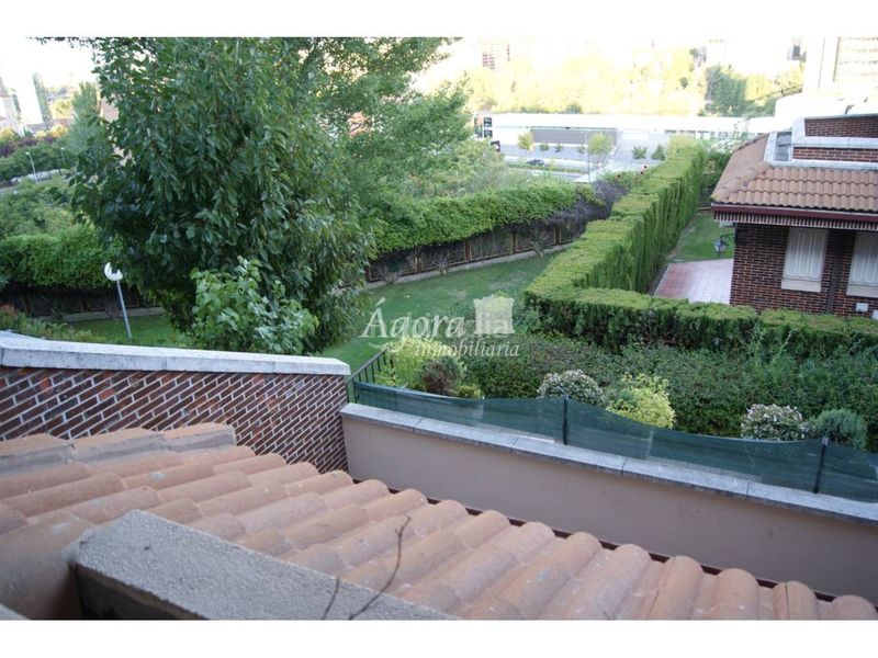 Foto 1247318e-5a9e-42d6-8a52-48b8aebf3765. Dúplex amb calefacció aparcament piscina a Parquesol Valladolid