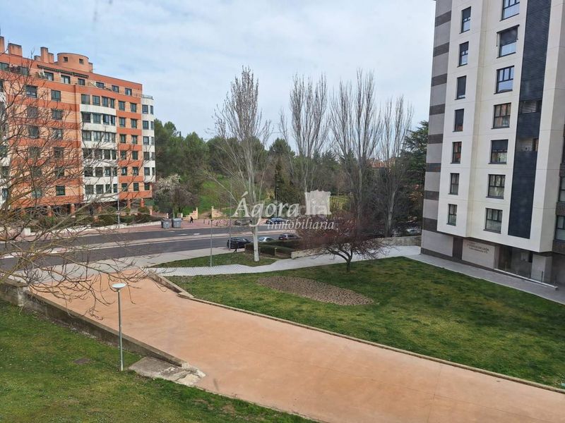 Foto 3abc7511-bdd3-41e0-af54-7cbbc8887377. Dúplex amb calefacció aparcament piscina a Parquesol Valladolid