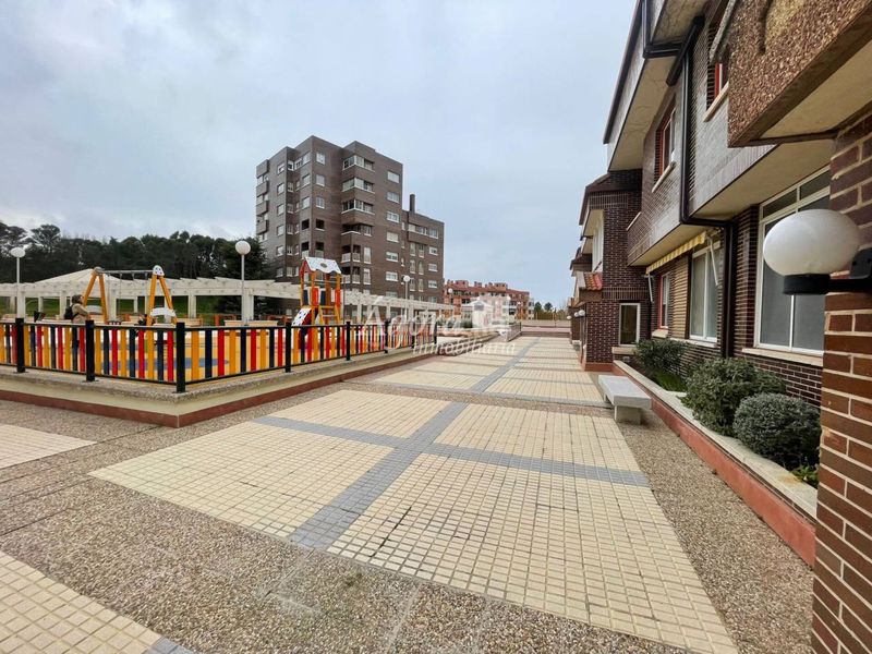 Foto 7227aa3c-7e8c-42e2-9fa6-6f5f02592db4. Dúplex amb calefacció aparcament piscina a Parquesol Valladolid
