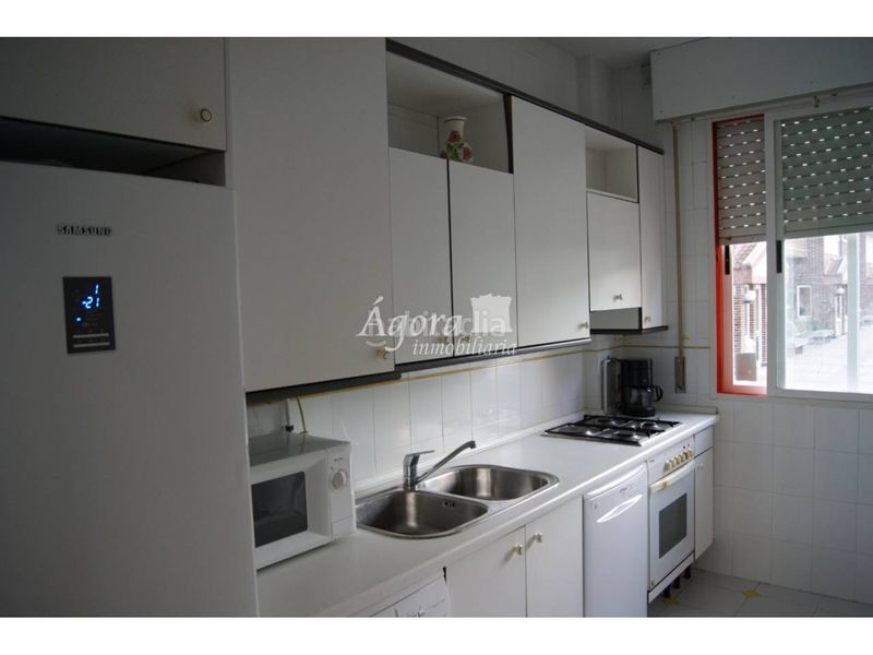 Foto 8bc53f79-2ab7-4fde-baae-4b4dba605ffa. Dúplex amb calefacció aparcament piscina a Parquesol Valladolid