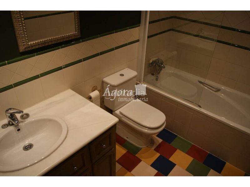 Foto 9017c457-20a9-4700-9dea-b2ac5fe56577. Dúplex amb calefacció aparcament piscina a Parquesol Valladolid