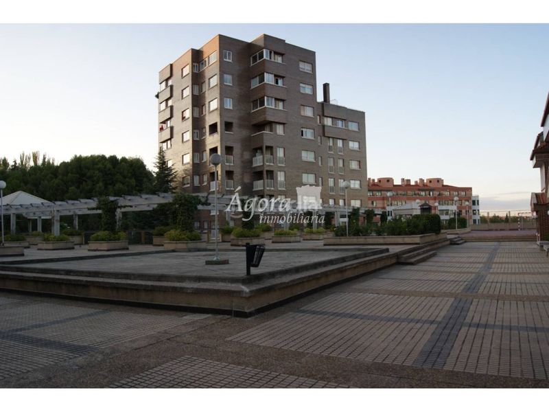 Foto 973e9c20-ea4b-4fb4-a518-326ca09a4ad1. Dúplex amb calefacció aparcament piscina a Parquesol Valladolid