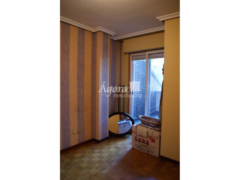 Foto 9ef741f8-5a70-4146-8e45-f95e4c208c8d. Dúplex amb calefacció aparcament piscina a Parquesol Valladolid