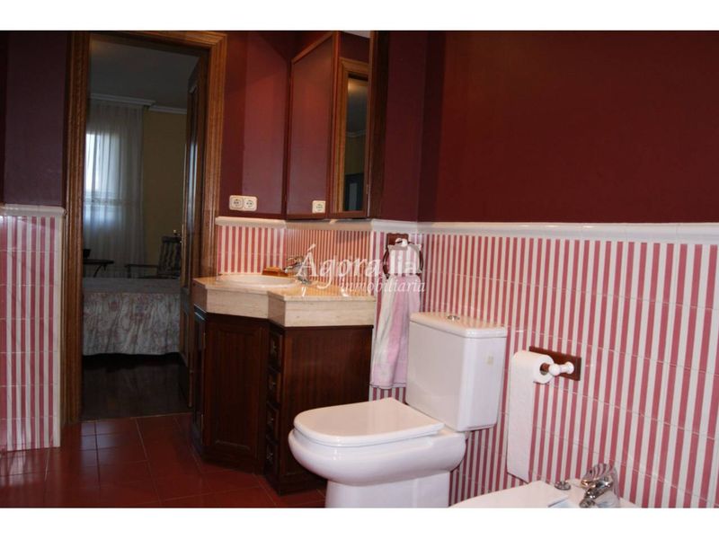 Foto a8e97896-fd35-42c2-bc09-86135c03faa9. Dúplex amb calefacció aparcament piscina a Parquesol Valladolid