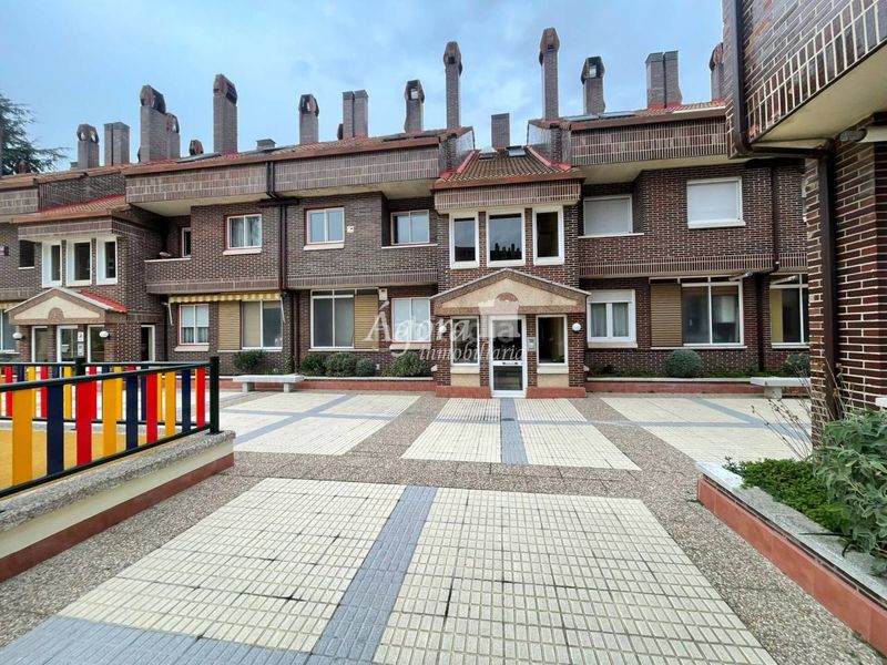 Foto bd9150c2-3d71-450c-a8ac-6febf667a03e. Dúplex amb calefacció aparcament piscina a Parquesol Valladolid
