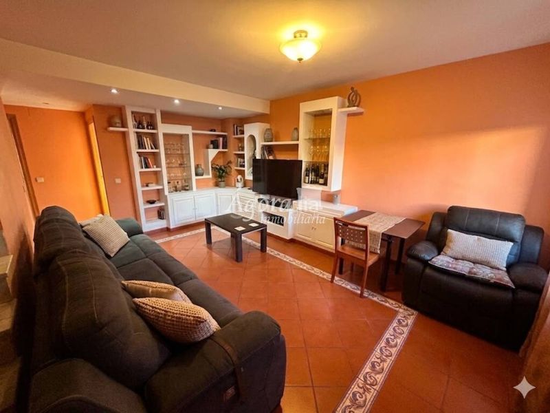 Foto 00b267f0-922c-4292-a778-abedf877dd9b. Casa adossada amb calefacció aparcament a Las Flores Valladolid