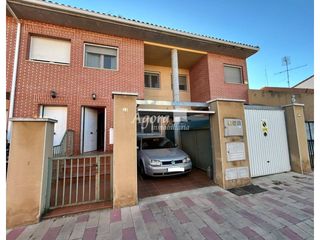 Casa adossada a Calle Rosa