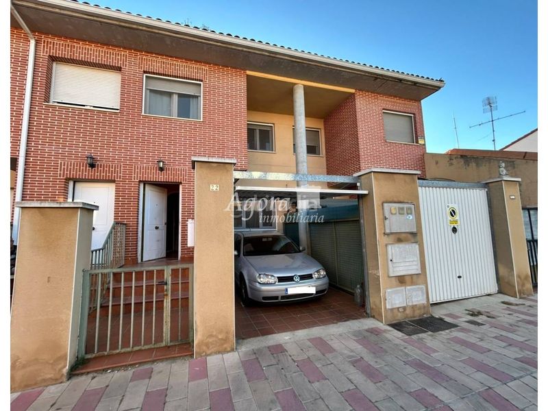 Foto 694a9912-791e-491b-ab3d-08bf4ad01478. Casa adossada amb calefacció aparcament a Las Flores Valladolid