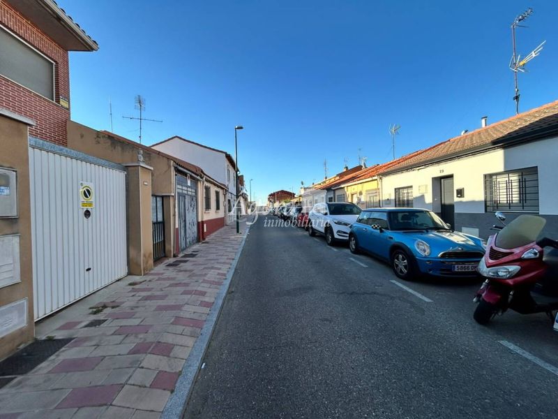 Foto a806798a-c105-4233-be79-82b618bd3c69. Casa adossada amb calefacció aparcament a Las Flores Valladolid
