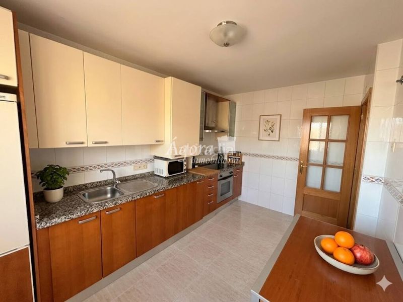 Foto b0de4f8f-2ff8-4b2d-b55e-0561e3e106bf. Casa adossada amb calefacció aparcament a Las Flores Valladolid