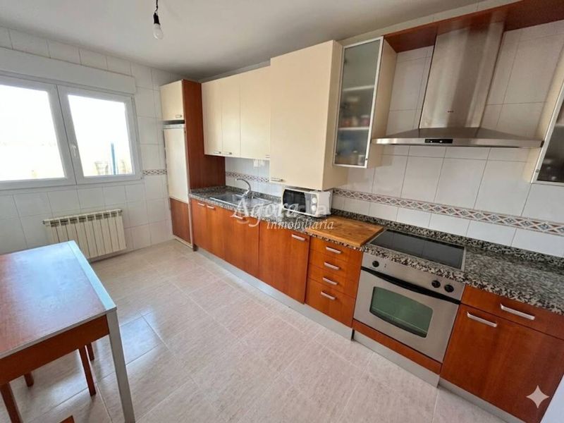 Foto ffa920d8-01f9-46ca-8e61-fe30d8487890. Casa adossada amb calefacció aparcament a Las Flores Valladolid