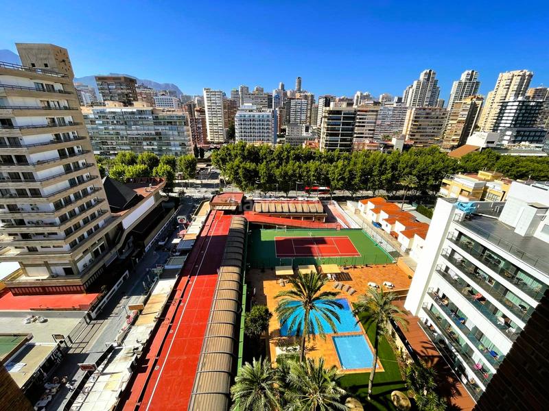 Foto 751a0f15-1454-4d39-8a94-264286a410a2. Pis amb aparcament piscina a Playa Levante Benidorm