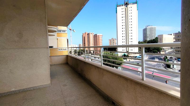 Foto 2a495058-ec25-4f35-b066-487f9634e74c. Appartamento con piscina in Playa Poniente Benidorm