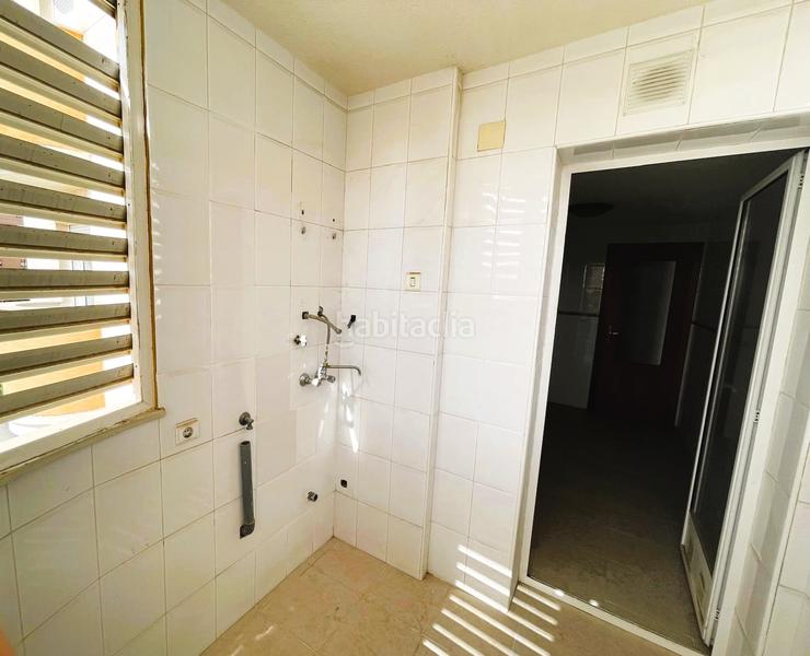 Foto 9cea40b4-9590-4c52-a51c-fc768ea5ba7f. Appartamento con piscina in Playa Poniente Benidorm