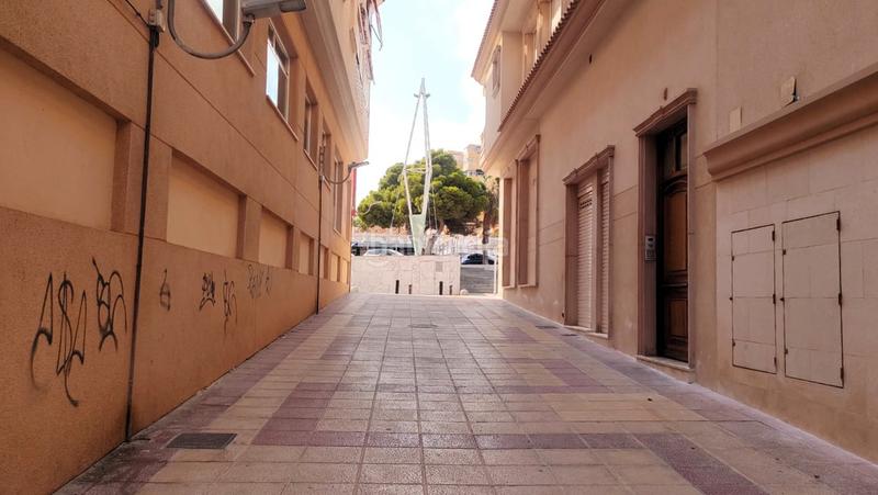 Foto d870700b-81fe-4468-bd21-203961e104a0. Local commercial dans carrer sant pere 2 dans Campello Playa Campello (el)
