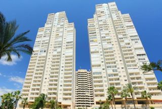 Aparcament cotxe a Avinguda ametlla de mar 17. Garaje sotano gemelos 22