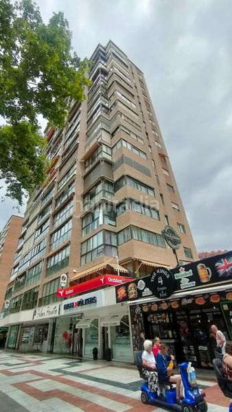 Foto 1082deae-d520-4b46-acf2-a34a03a5e444. Apartament amb piscina a Playa Levante Benidorm