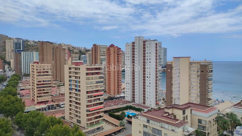 Foto f9c7cf68-ff8a-43ad-bf01-343d7d33eed8. Apartament amb piscina a Playa Levante Benidorm
