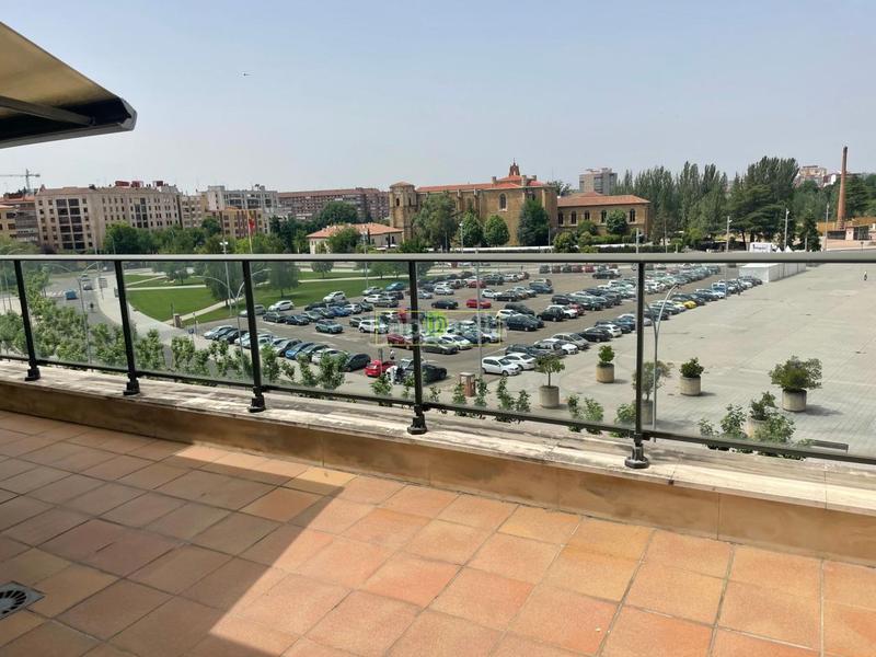 Foto 6a9302ae-c7aa-4605-8793-82c8b72198e3. Dachwohnung mit heizung parking in Centro Ciudad León