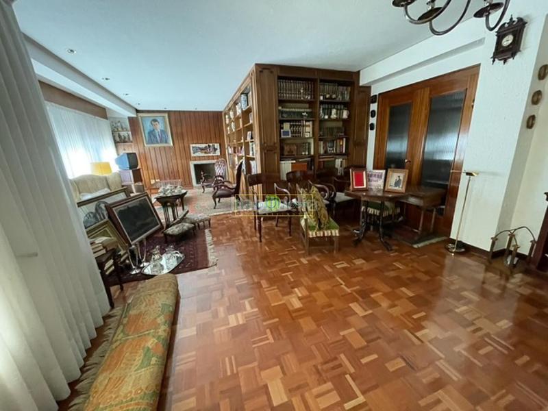 Foto 88e07e03-b57d-4196-add8-56e0abb31727. Pis amb calefacció aparcament a Centro Ciudad León