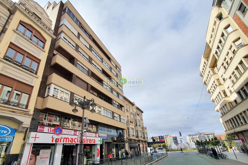 Foto 10c42e8b-2a94-434f-ab27-bbad7cee3fad. Piso en ordoño ii 39 en Centro Ciudad León