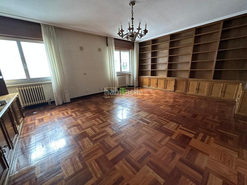 Foto 59f2ed8f-eed2-4827-9507-21ea689ce860. Flat in alcazar de toledo 5 in Centro Ciudad León