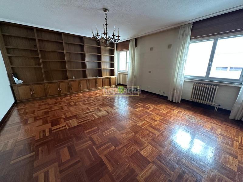 Foto b82ad645-5998-45e8-bed8-05d12648e693. Flat in alcazar de toledo 5 in Centro Ciudad León