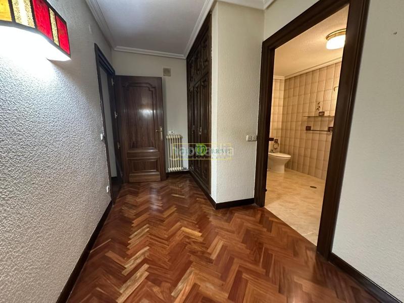 Foto cdea816a-3501-4c1c-a8f0-c40781b2af50. Flat in alcazar de toledo 5 in Centro Ciudad León