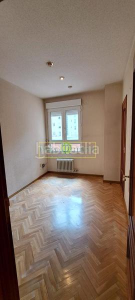 Foto 0b5828a8-0bf9-4791-8122-cadb26f476c0. Flat with heating parking in San Claudio - La Chantría León