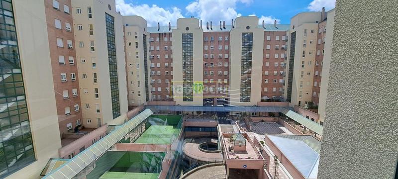 Foto 3f5a8380-5882-46ac-8f40-7839eb4bbe9c. Flat with heating parking in San Claudio - La Chantría León