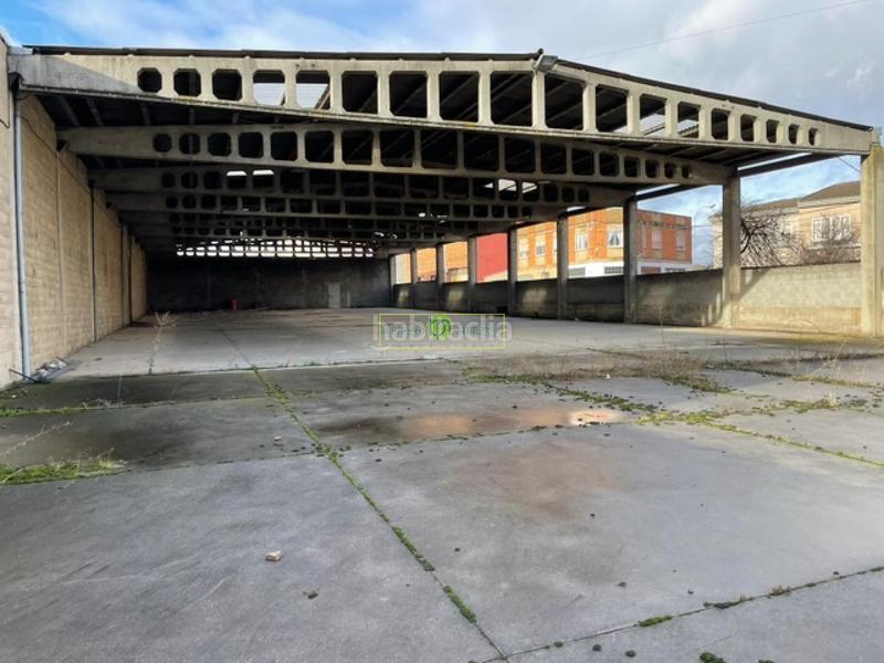 Foto 29c1990e-a84c-44a1-8207-ca6011924317. Nau industrial a Trobajo del camino