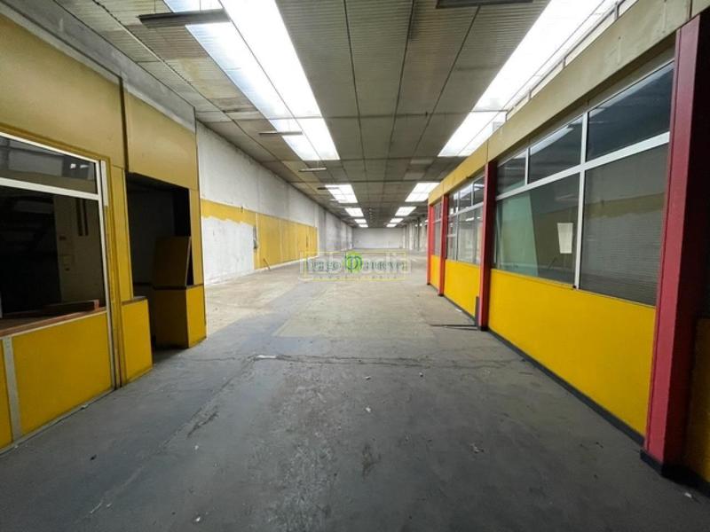 Foto 9fe05f3b-2be7-4567-8992-dbe81478d41f. Nau industrial a Trobajo del camino