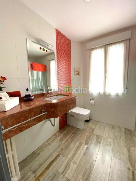 Foto 5db080c6-3a46-41f5-86d5-9b780ee62441. Pis amb calefacció aparcament a Centro Ciudad León