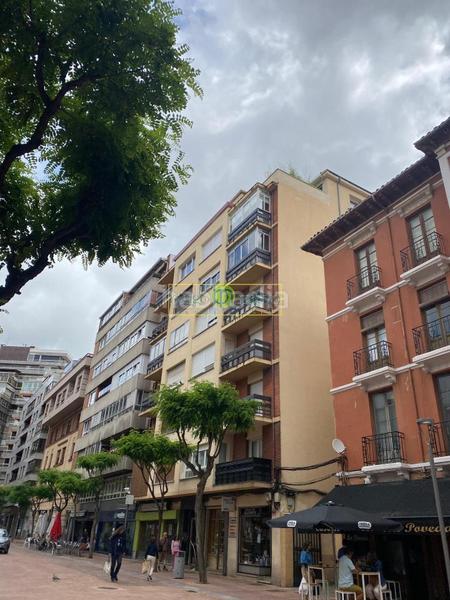 Foto f389d4ae-159f-4a8f-8ba9-3d66974a93bf. Pis amb calefacció aparcament a Centro Ciudad León