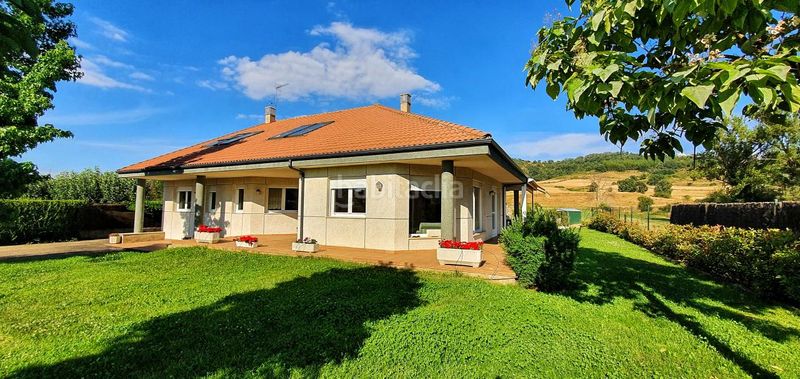 Foto 504e736b-9db1-406c-bc1e-ace48af8768d. Chalet extraordinario chalet con 1700 m2 de parcela a 10 km leon en Garrafe de Torío