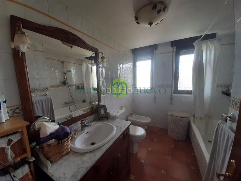 Foto 9a66a119-0311-45cb-96a8-2c6fe7ef5c9c. Casa amb calefacció aparcament a Villaturiel