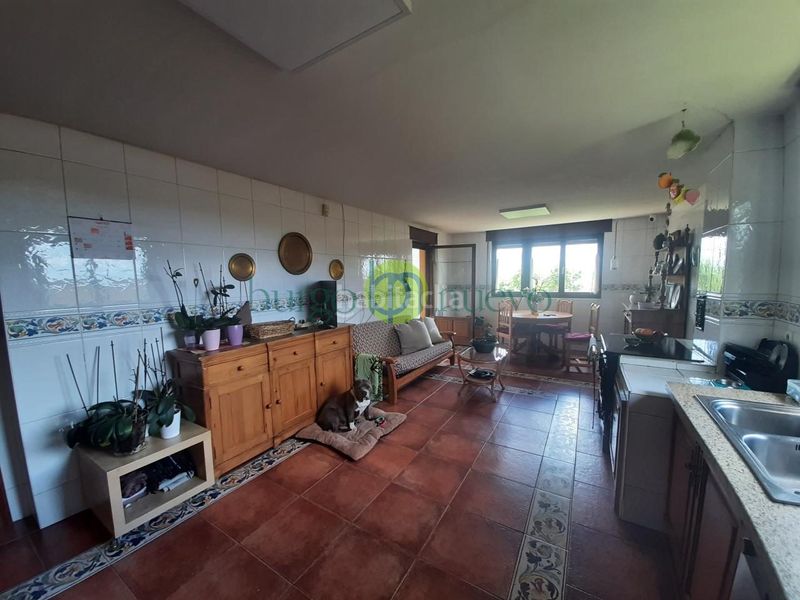 Foto ebce32a8-d329-4ce9-bdb2-d4fdb88338cb. Casa amb calefacció aparcament a Villaturiel