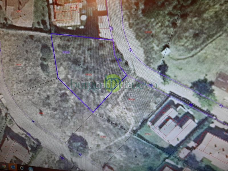 Foto f564cd30-57d3-43f2-81a9-b8b190bfd6d9. Terreny residencial a Valdefresno