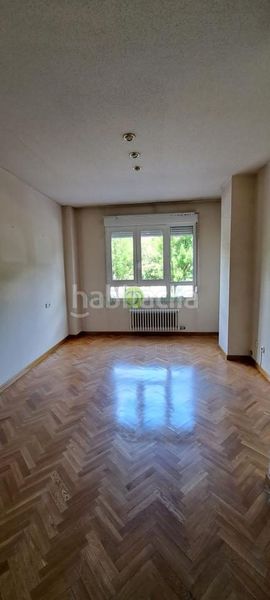 Foto c61a2864-0c6e-447b-9079-bc6f10aa6542. Flat with heating parking in San Claudio - La Chantría León