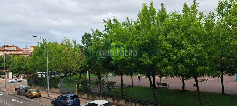 Foto fb6f1994-375a-4716-81e5-1ccdccc7c139. Flat with heating parking in San Claudio - La Chantría León