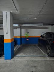 Miete Autoparkplatz  Avenida de los reyes leoneses 1-9. Garaje en avenida de los reyes leoneses 19 eras de renueva