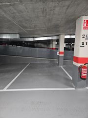 Alquiler Parking coche  Calle la rua. Se alquila plaza de garaje en la calle la rua para coche grande