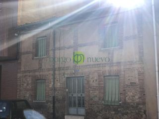 Casa  Avenida la robla. Se vende casa y dos pisos en lorenzana