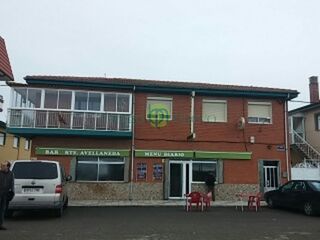 Pis  Camino de santiago. Edificio compuesto de piso de 135 , local de la misma superficie