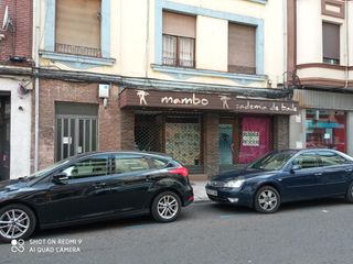 Miete Geschäftsraum  Calle conde guillen 14 bajo 24001 leon. Local comercial de 25o m2 zona picara justina.  muy interesante!
